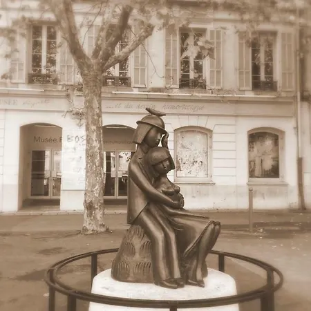 2 Bedrooms 2 Bathrooms In Old Antibes