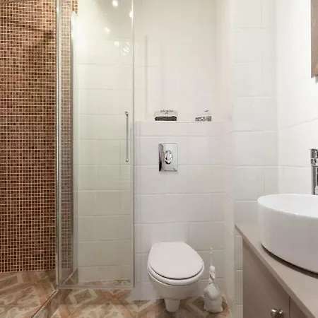 Daire 2 Bedrooms 2 Bathrooms In Old Antibes