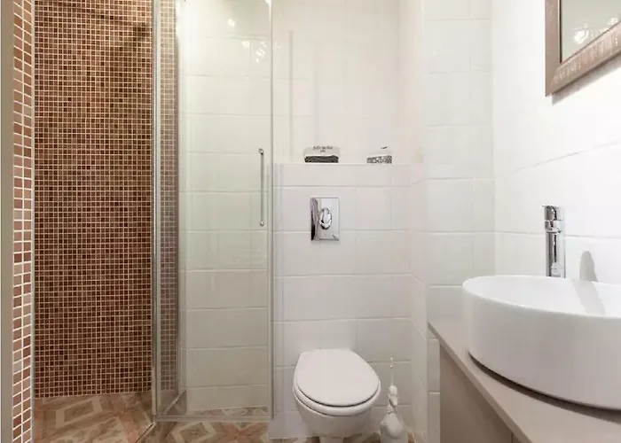 Appartamento 2 Bedrooms 2 Bathrooms In Old Antibes